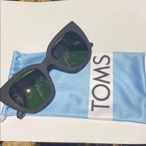Toms cat eye sunglasses